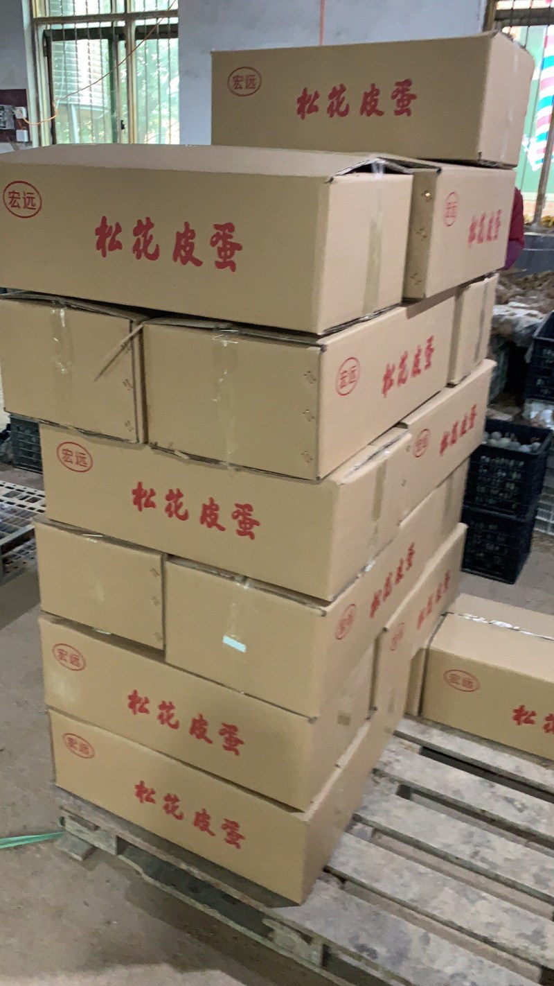 皮蛋松花蛋厂家直销一手货源，大量出售欢迎各位电话咨询