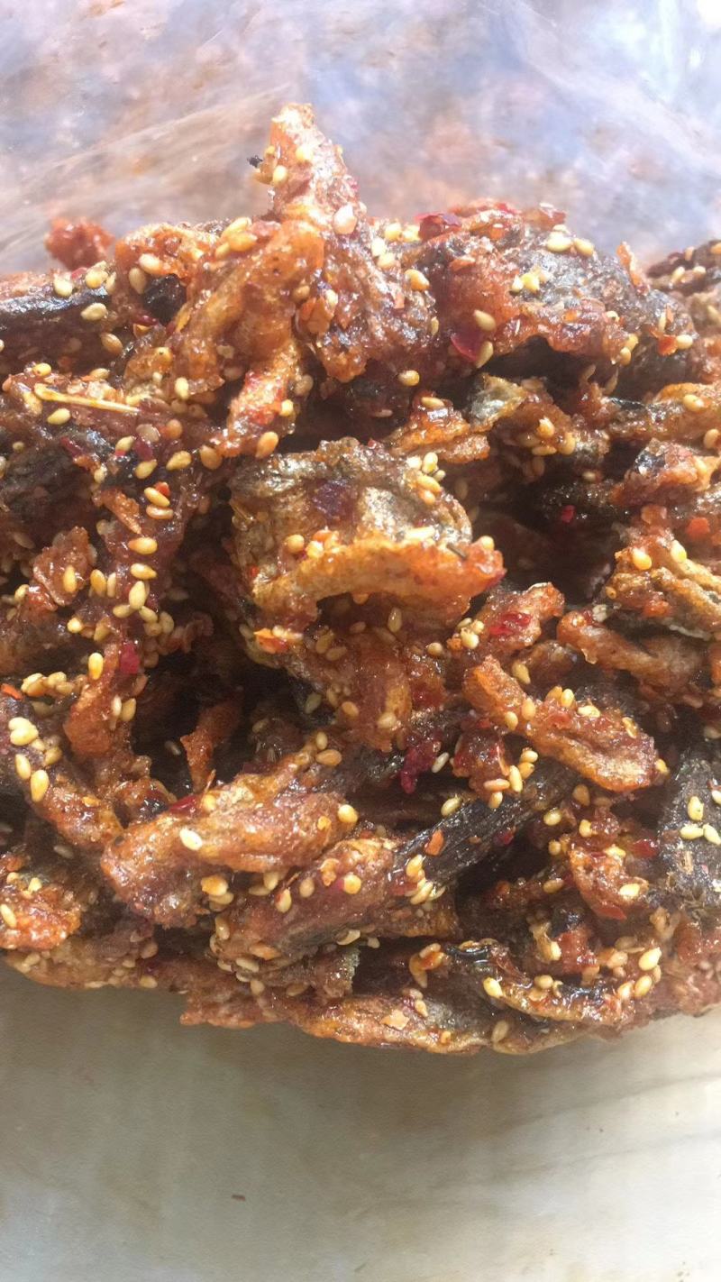 香辣鱼皮，即食鱼干！口感非常好，吃起来上瘾！一件40斤