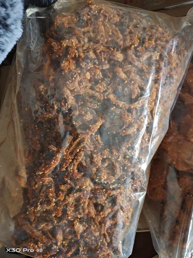 香辣鱼皮，即食鱼干！口感非常好，吃起来上瘾！一件40斤