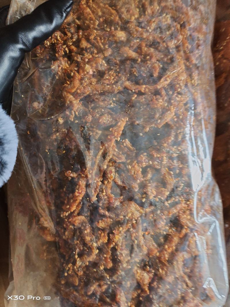 香辣鱼皮，即食鱼干！口感非常好，吃起来上瘾！一件40斤