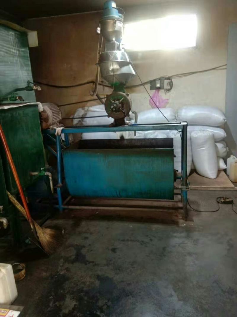 来自黄土高坡种植天然生长纯胡麻压榨胡麻油，自产自销