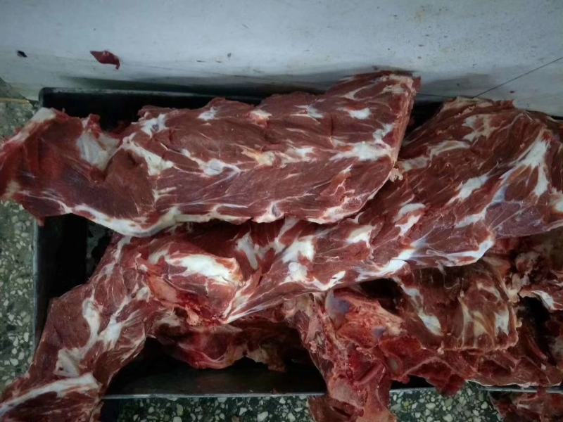 大量批发国产牛脖骨可切片，可定制各种规格包装