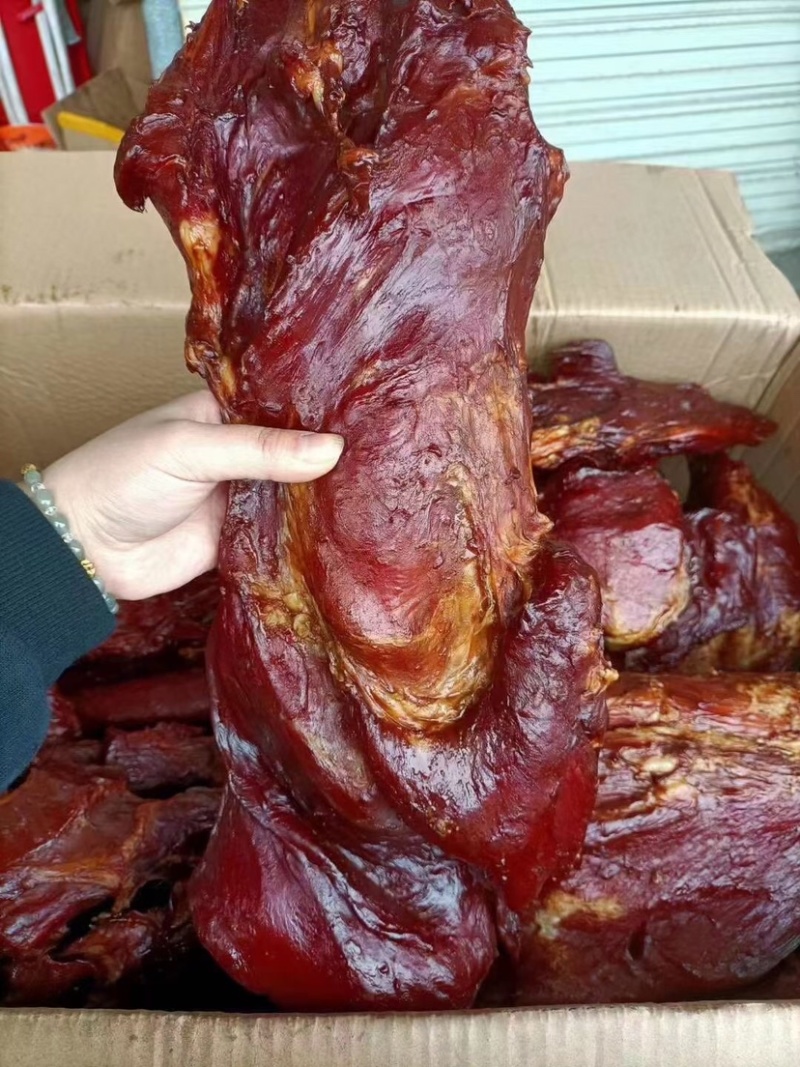 大块肉，麻辣大块肉，酱香大块肉。一件70斤，麻辣五香