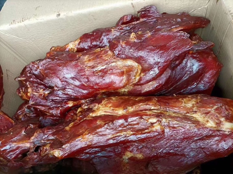 大块肉，麻辣大块肉，酱香大块肉。一件70斤，麻辣五香