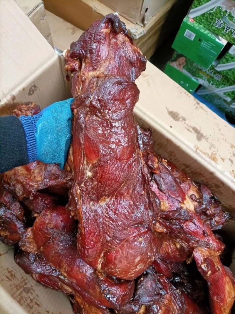 大块肉，麻辣大块肉，酱香大块肉。一件70斤，麻辣五香