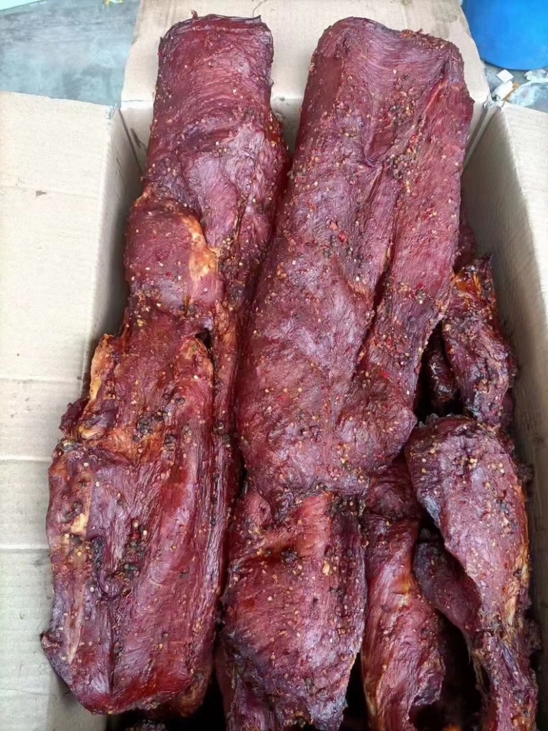 大块肉，麻辣大块肉，酱香大块肉。一件70斤，麻辣五香
