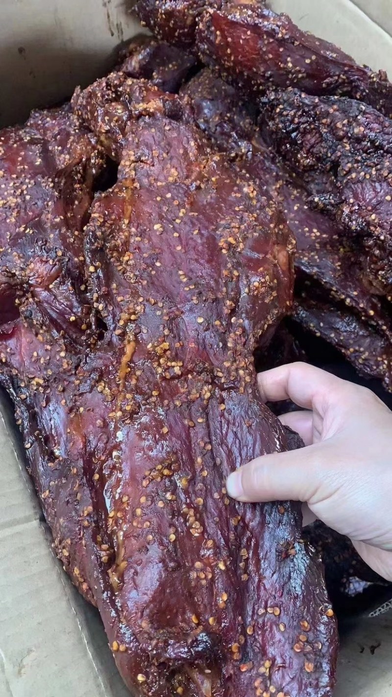 大块肉，麻辣大块肉，酱香大块肉。一件70斤，麻辣五香