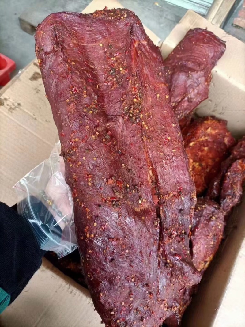 大块肉，麻辣大块肉，酱香大块肉。一件70斤，麻辣五香