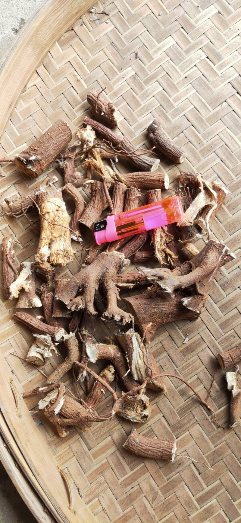 图1了哥王根，图2根皮价格不一