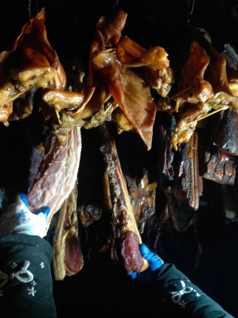 农村自家烟熏的土猪腊肉