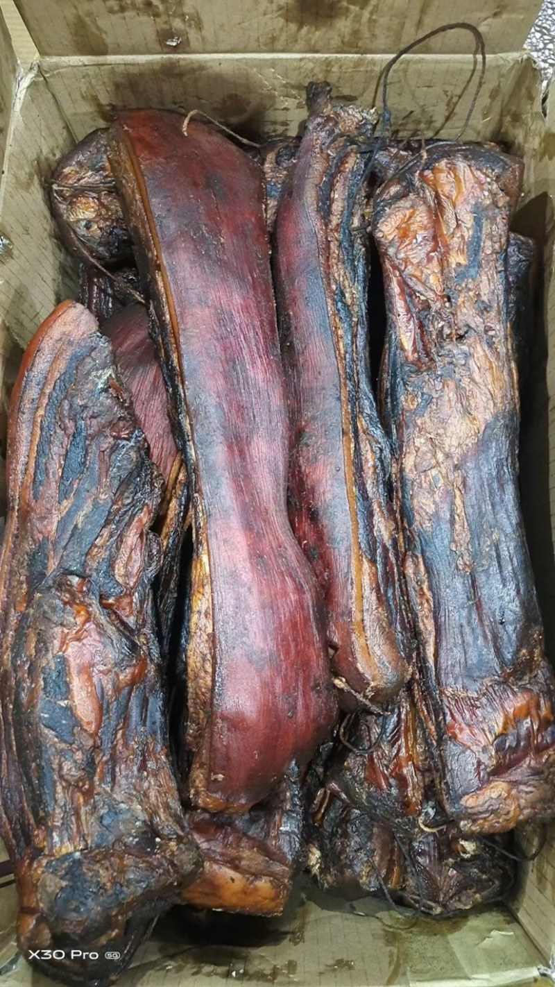 农村自家烟熏的土猪腊肉