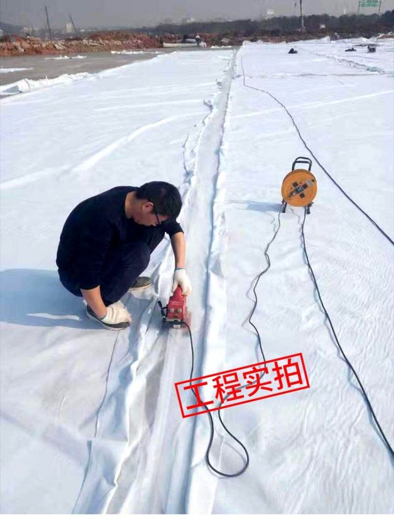 河道防渗土工布土工膜景观人工湖防水两布一膜鱼塘养殖