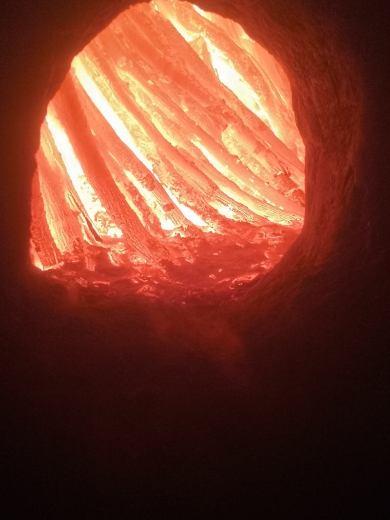 炭，白炭，栎木白炭，菊花炭，耳树炭，钢炭，烧烤炭，除湿炭