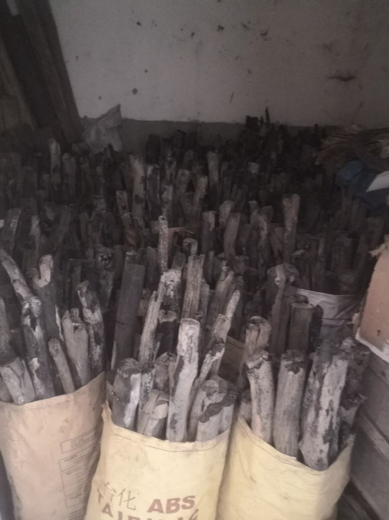 炭，白炭，栎木白炭，菊花炭，耳树炭，钢炭，烧烤炭，除湿炭
