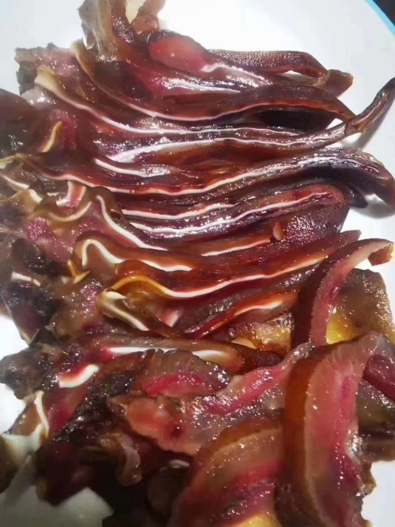 农家烟熏腊猪耳朵，不带肥肉，就是纯猪耳朵尖尖，按个数卖。