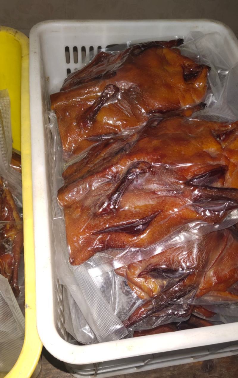 三江侗族农家土特产腊鸭