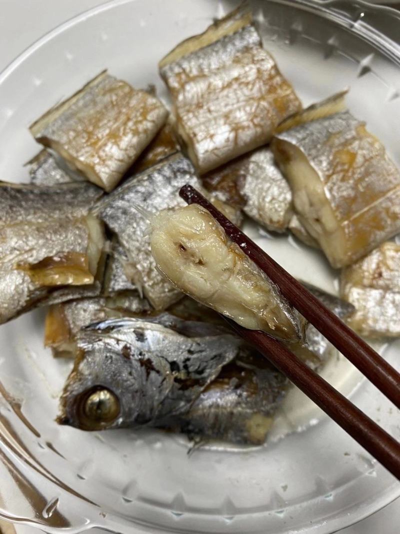 带鱼，舟山风带鱼，蒸熟即可食用口感绵密，肉厚，油脂丰富。