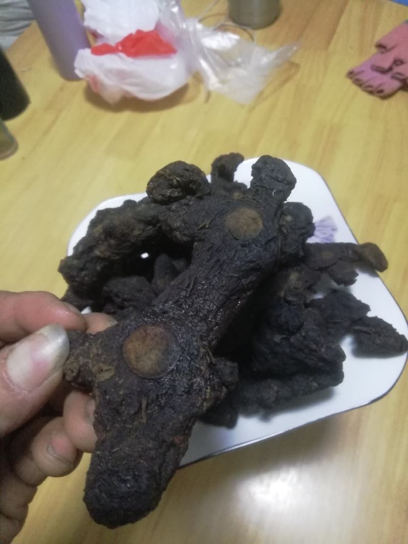 皖南野生黄精，甜统个，可视频看货，足干，无任何添加