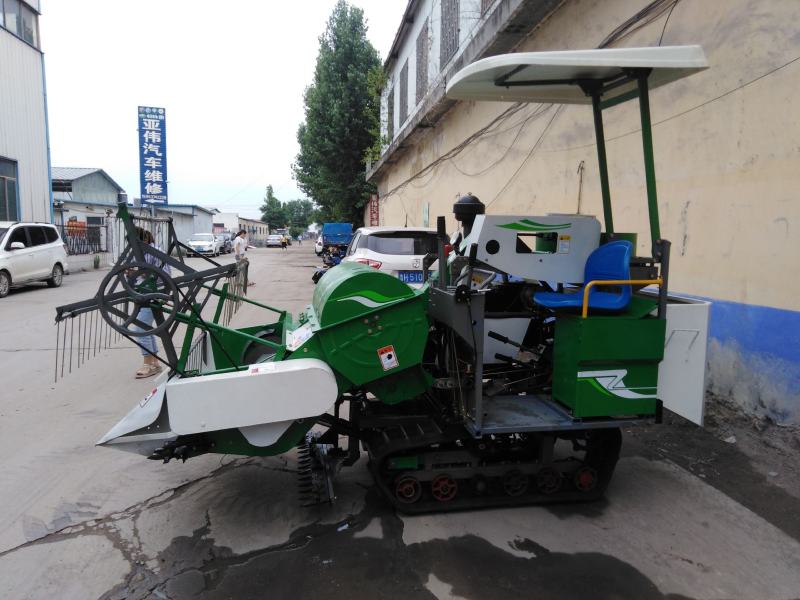 多功能小型履带收割机有补贴的一款家用小型水稻收割机