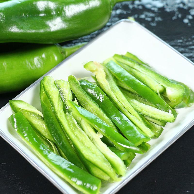 【青椒】辣椒新鲜蔬菜薄皮青椒牛角椒尖椒现摘青辣椒，包邮