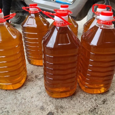 山茶油，茶油，野生品种白花茶籽油，现榨现卖。大量供应