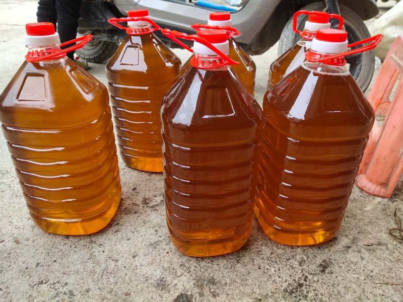 山茶油，茶油，野生品种白花茶籽油，现榨现卖。大量供应