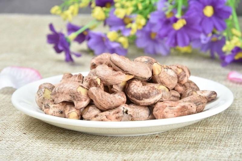 【虎皮腰果】香脆爽口，低温烘烤，入口香脆，带衣腰果既保留