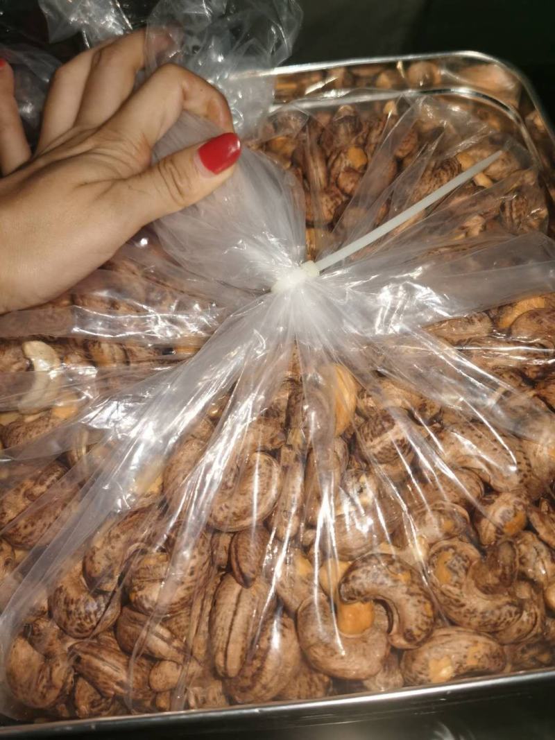 脆皮腰果颗颗饱满！口感香脆，营养价值丰富。品质保证！