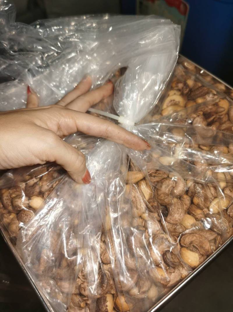 脆皮腰果颗颗饱满！口感香脆，营养价值丰富。品质保证！