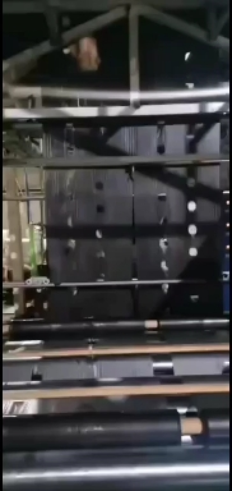 黑地膜打孔，根据尺寸调整