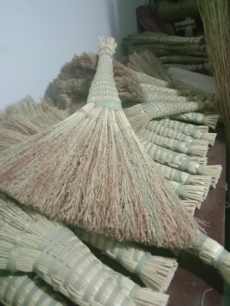 大量出售手工地扫把，大扫把，各种竹制品