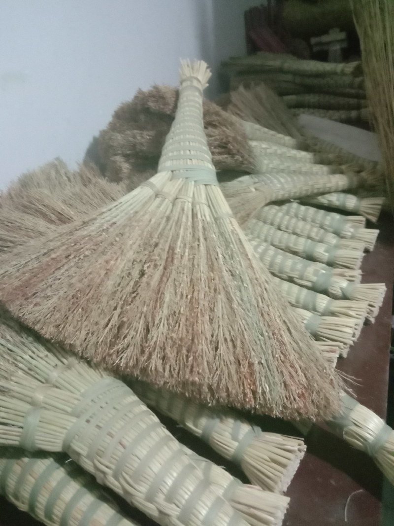大量出售手工地扫把，大扫把，各种竹制品