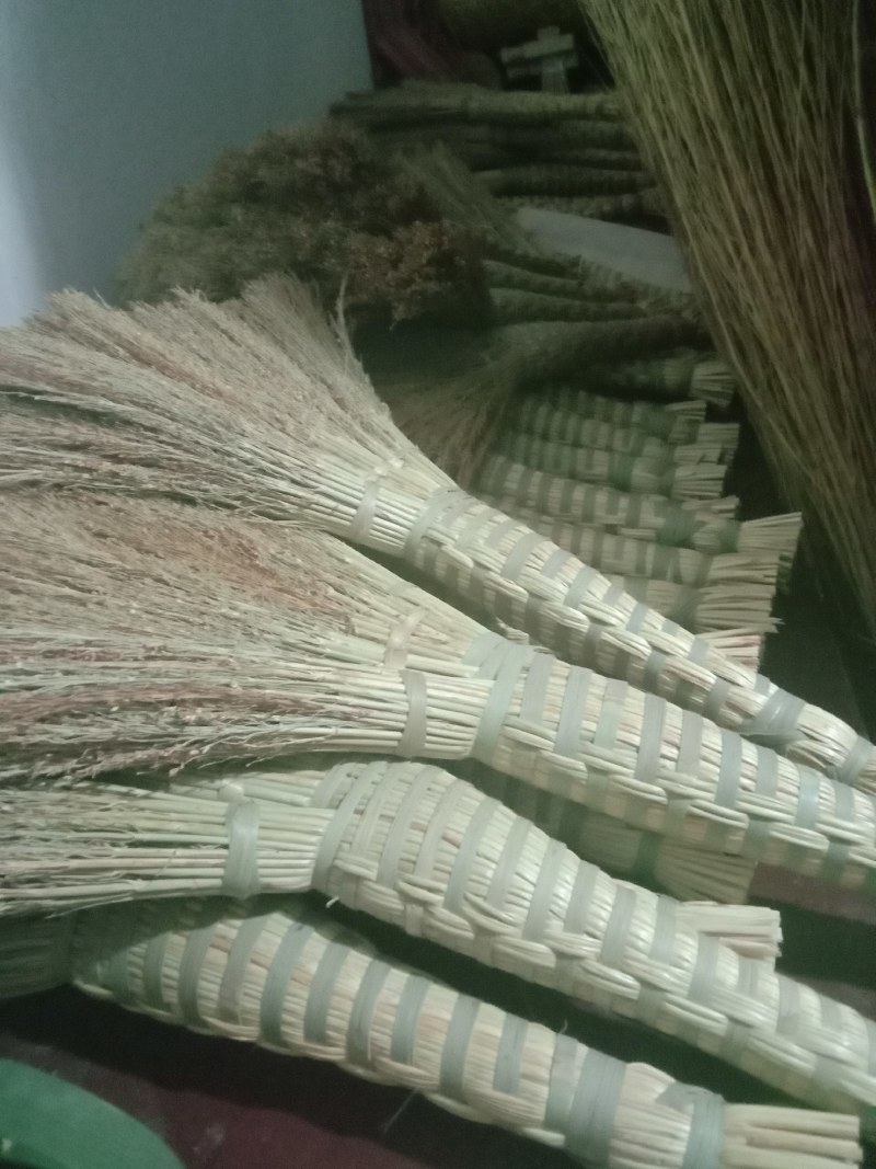 大量出售手工地扫把，大扫把，各种竹制品