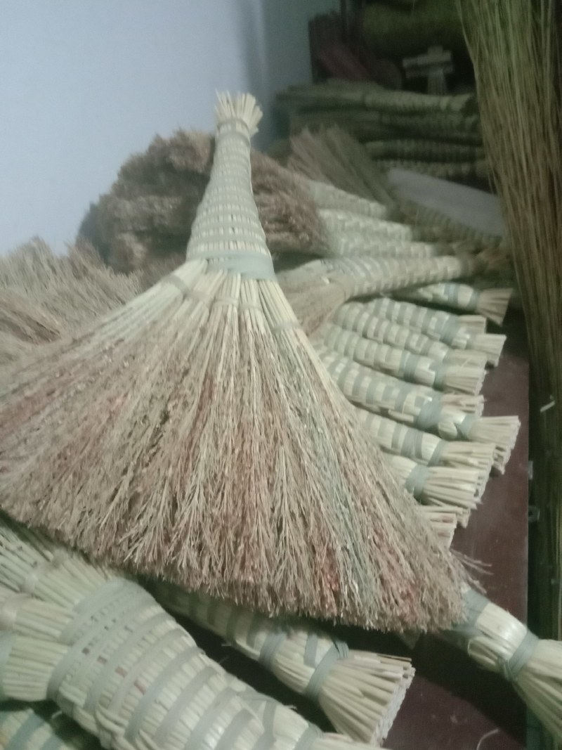 大量出售手工地扫把，大扫把，各种竹制品