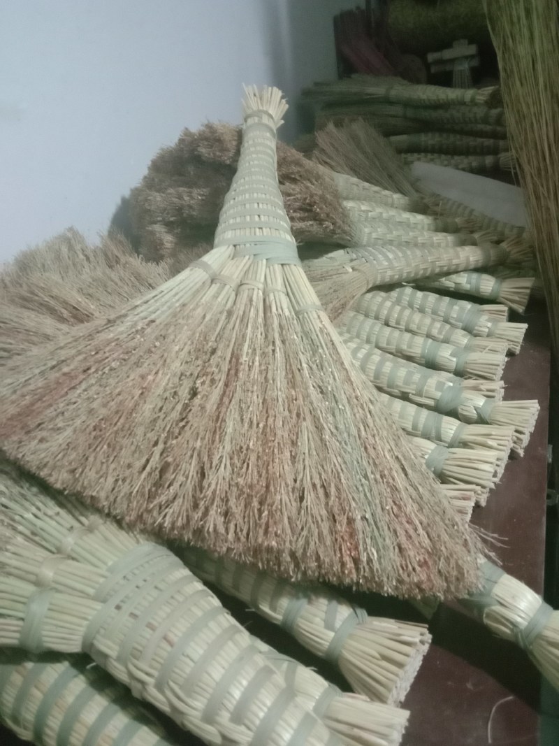 大量出售手工地扫把，大扫把，各种竹制品