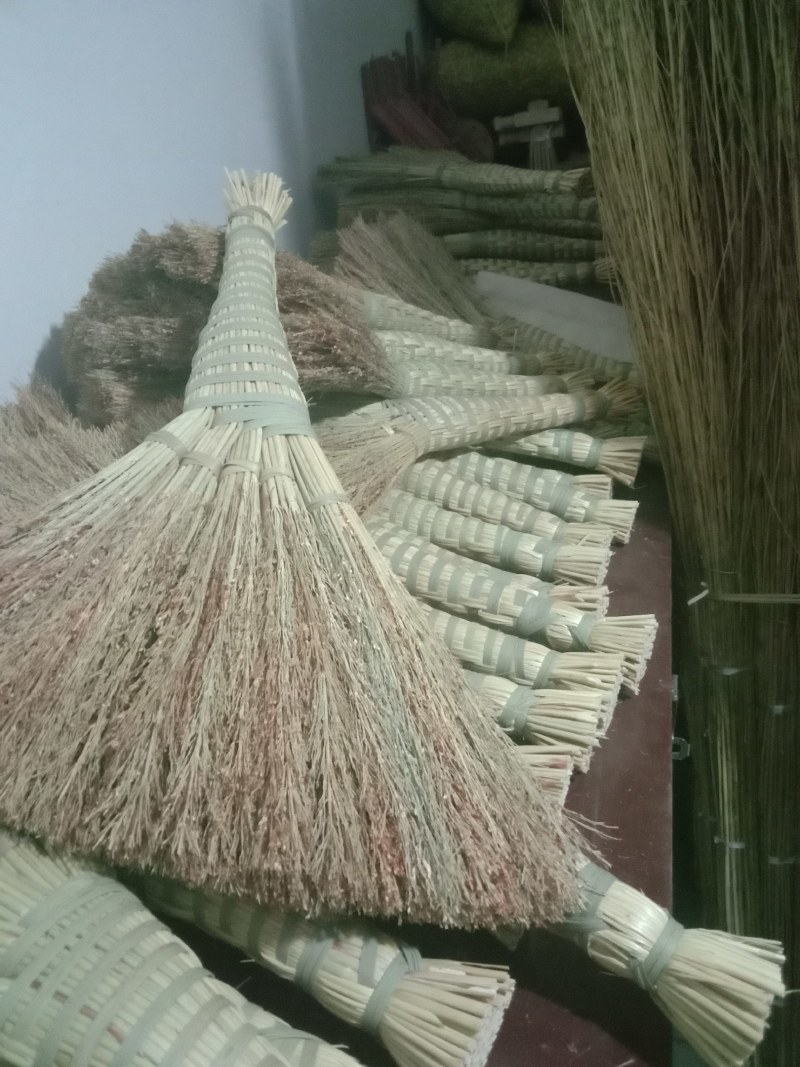 大量出售手工地扫把，大扫把，各种竹制品