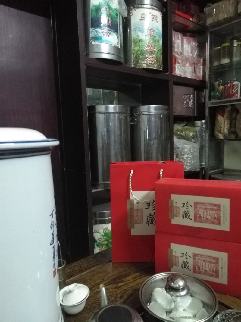 凤凰春乌岽春鸭屎香单丛别名（银花香茶）海拔1000米