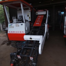 精品东泰花生收获机，纯新车，实验车，二手车
