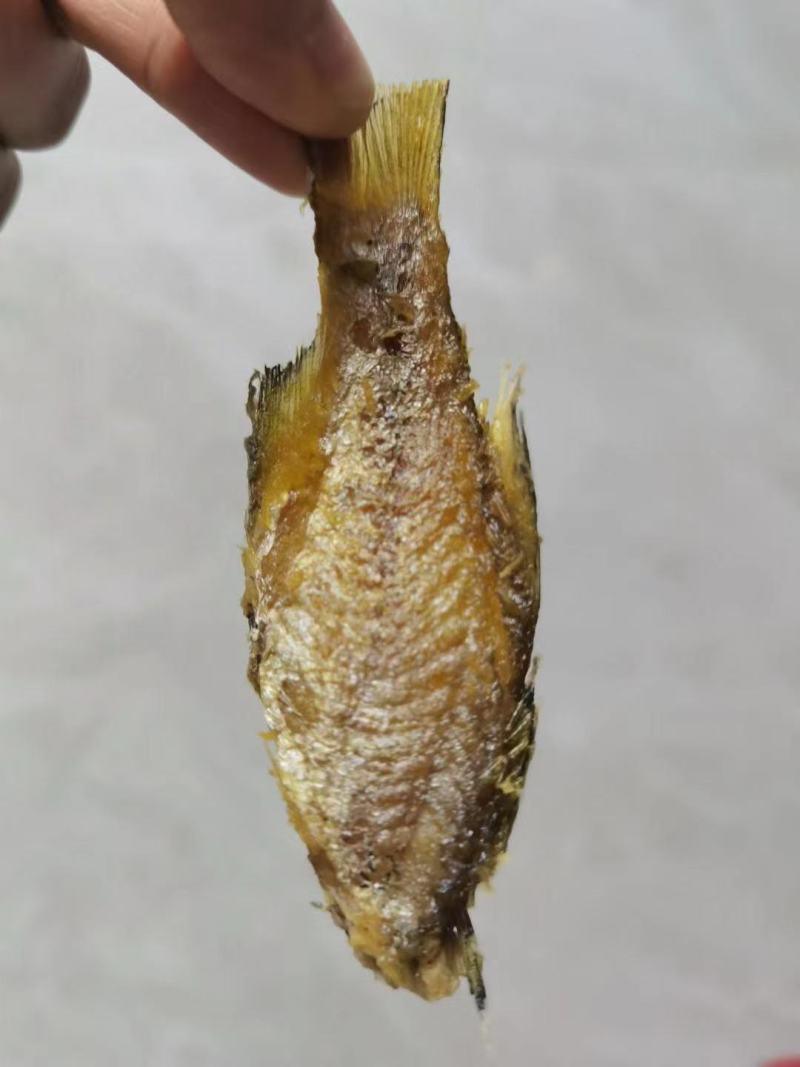 即食香酥小黄鱼，酥香可口。