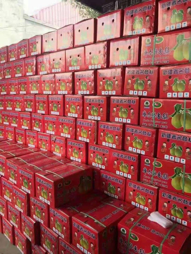 供应库尔勒香梨礼品盒装口感细甜无渣果面干净