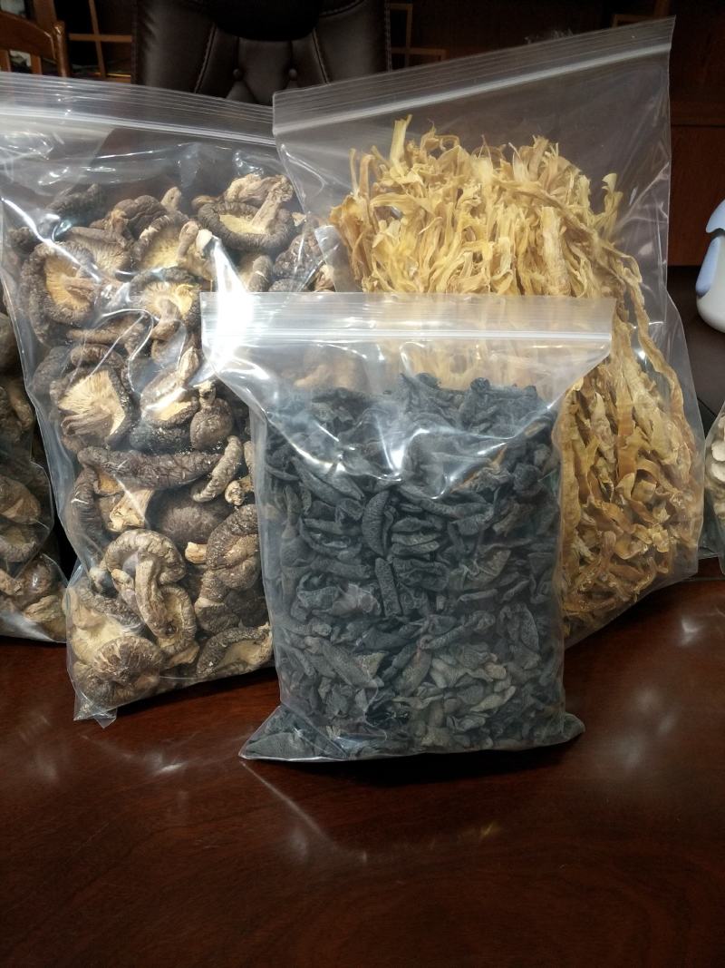 椴木香菇天然生态椴木香菇肉质细腻挑选货