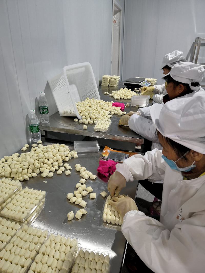 厂家直销云南特产包浆豆腐多翊食品荣誉出品