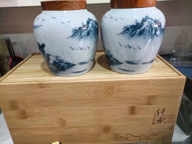 2020年金丝红茶礼盒景德镇瓷罐纯木礼盒装