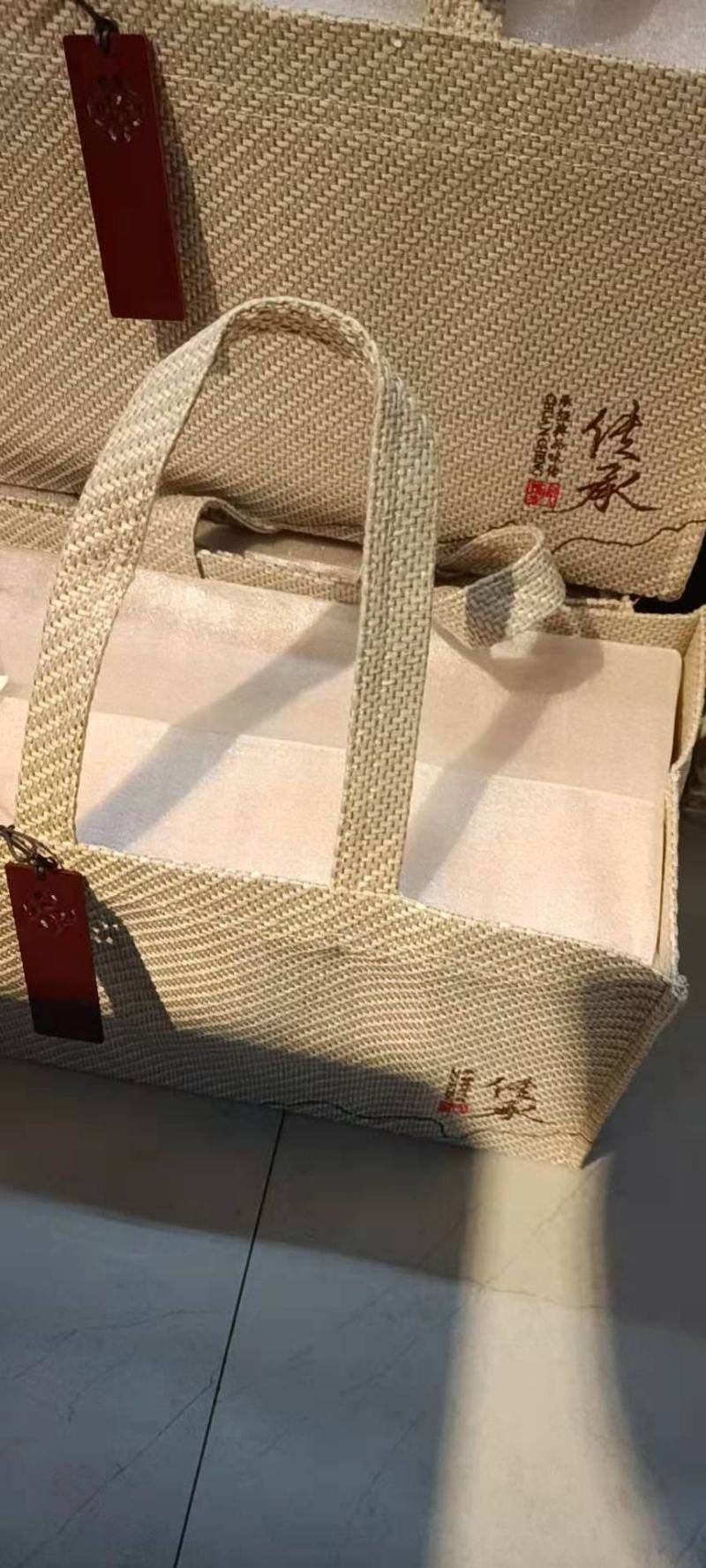 2020年金丝红茶礼盒景德镇瓷罐纯木礼盒装
