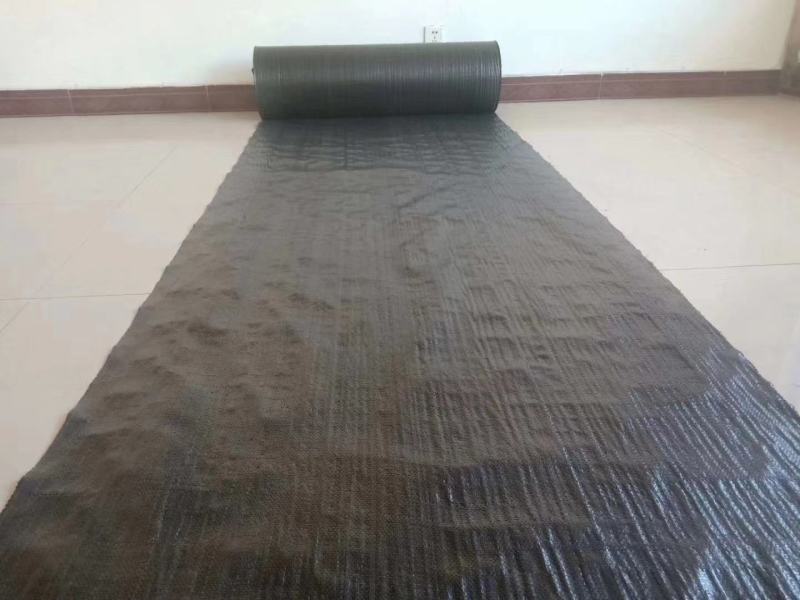 果园除草布一亩地多少钱，pe防草布厂家送地钉