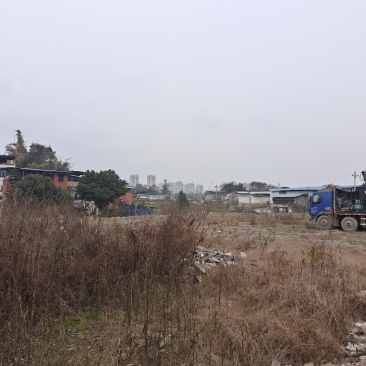 5亩场地出租，交通方便