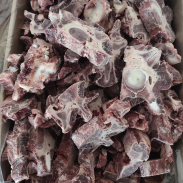 牛脖骨切块，多肉的，自助餐专用，一件40斤左右
