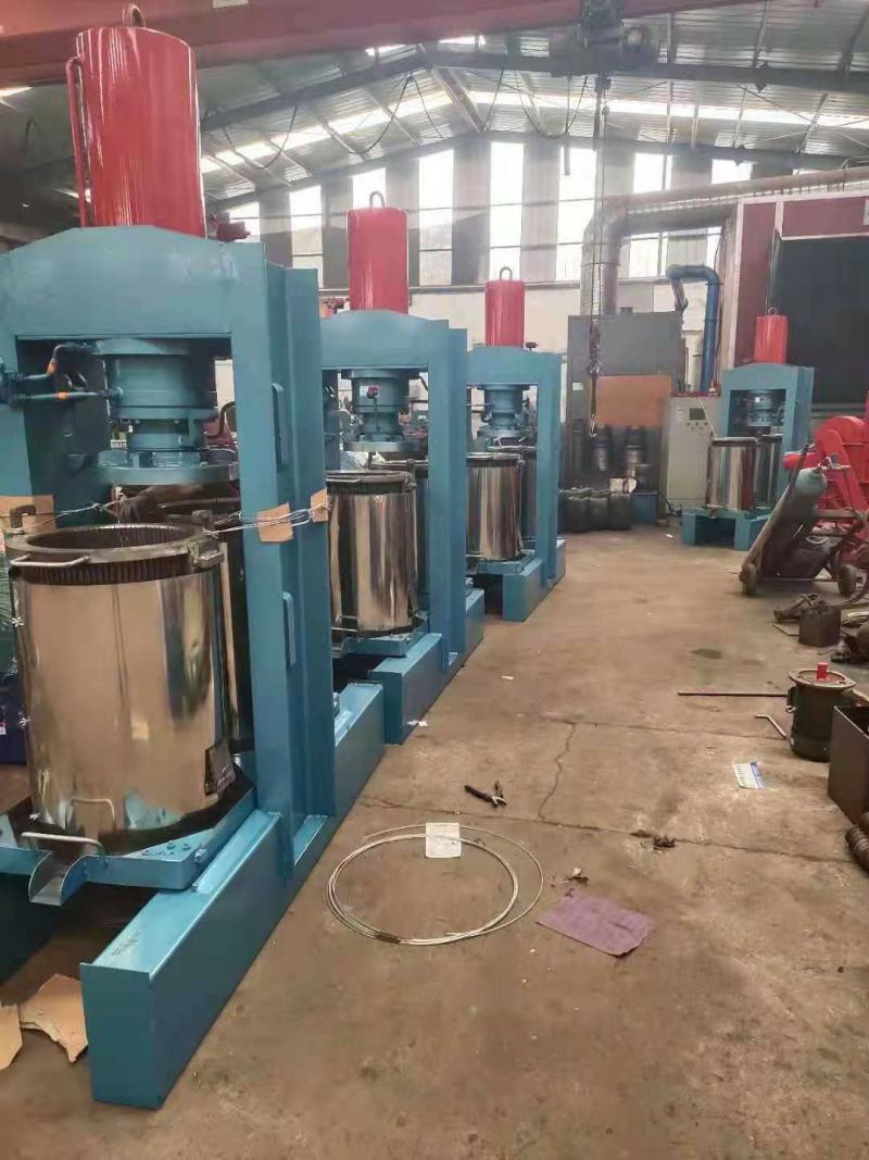液压榨油机立式榨油机双料桶每桶可以压榨原料200斤压力大