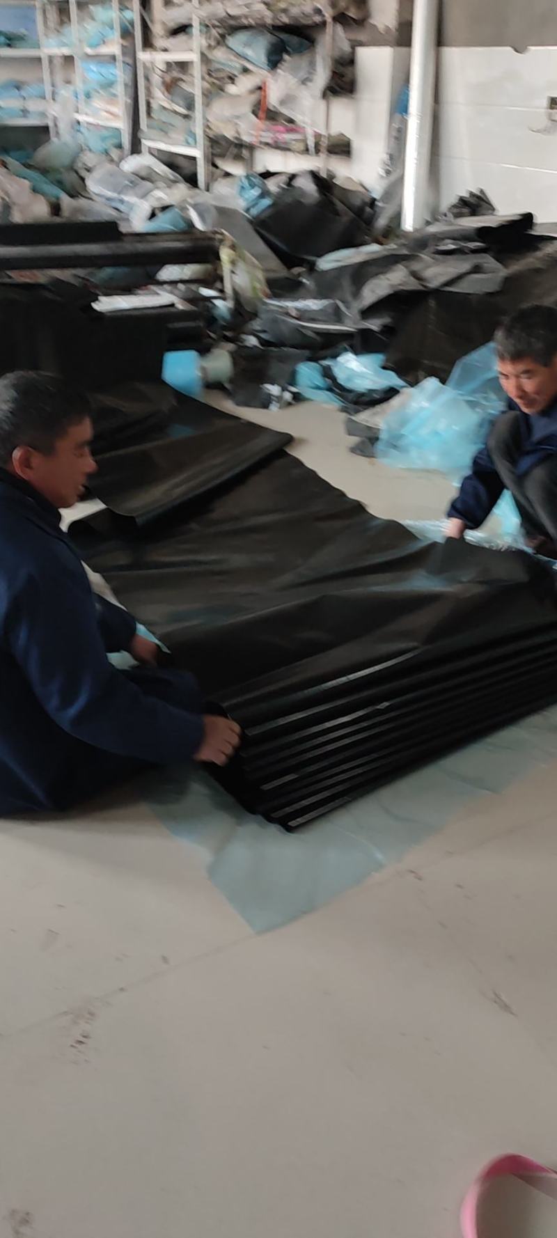 黑色鱼塘防渗膜土工膜防漏水池塘防水布塑料加膜纸鱼池专用防