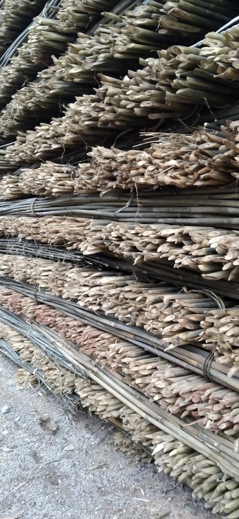 菜架竹子，三米至三米五，每梱九十八至一百根，